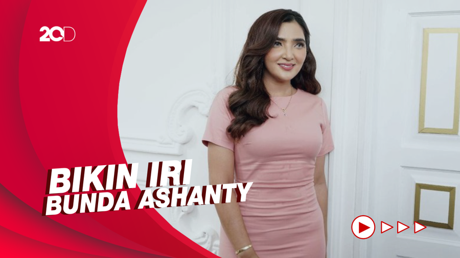 Momen Arsy Hermansyah Dipanggil Song Joong Ki untuk Foto Bareng