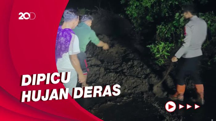 Longsor Tutup Jalur Bromo, Wisatawan 2 Jam Terjebak Macet