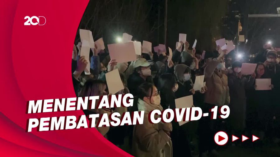 Pedemo di China Bawa Kertas Putih Kosong Sebagai Simbol Pembungkaman