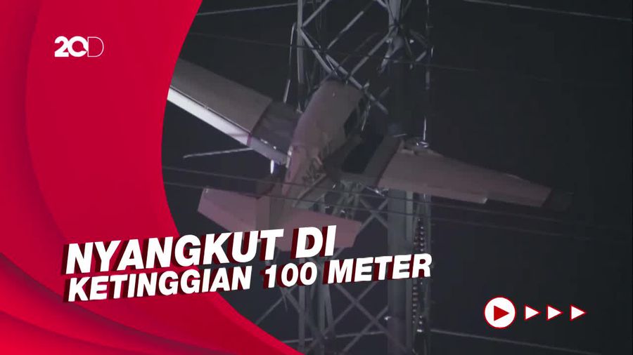 Pesawat Nyangkut Menara Sutet di Maryland