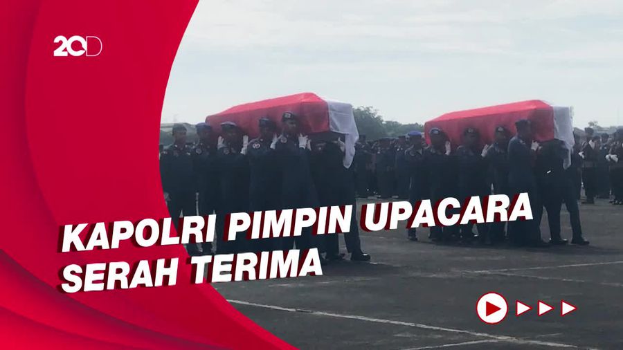 Momen 2 Jenazah Kru Helikopter Polri yang Jatuh di Babel Tiba di Jakarta
