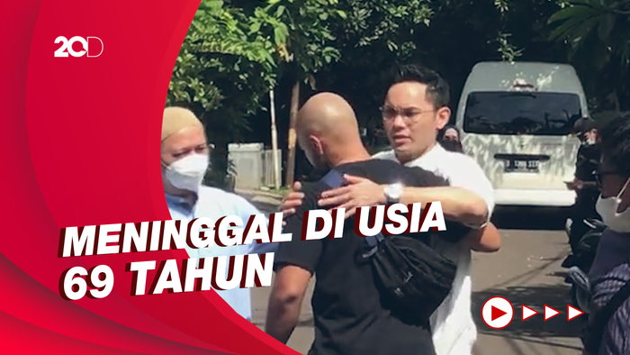 Ketegaran Ben Kasyafani Sapa Kerabat di Hari Meninggal Ayahandanya