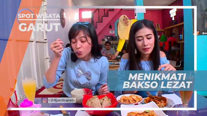 Jurus Kenyang  dengan Makan Bakso Ukuran Jumbo, Garut