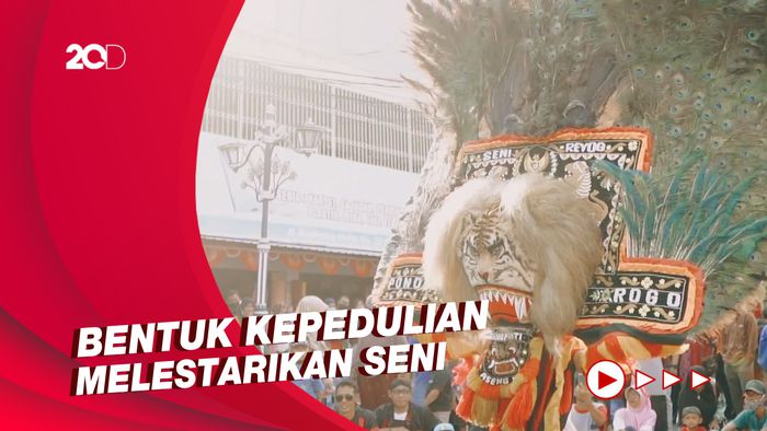 Reog di Ponorogo Pentas Secara Bersamaan Setiap Tanggal 11