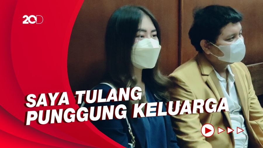 Tangis Ayu Thalia Memohon ke Hakim untuk Ringankan Hukumannya
