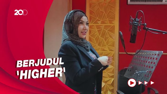 Roro Fitria Luapkan Kesedihannya Lewat Lagu Baru