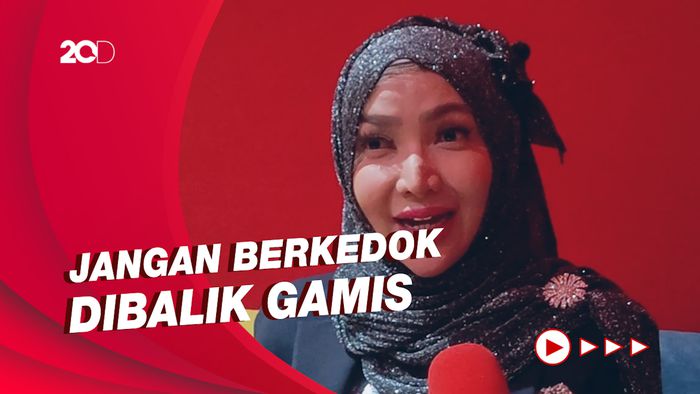 Roro Fitria Blak-blakan soal Video Porno Andri Irawan