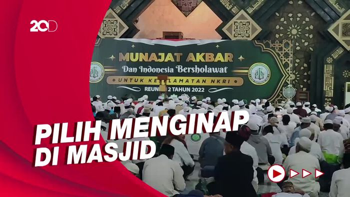 Massa Mulai Padati Masjid At-Tin Jelang Reuni 212