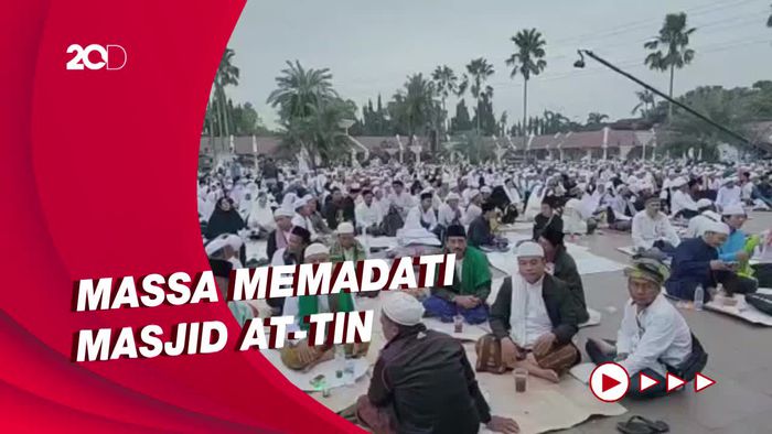 Ragam Peserta Reuni 212. Datang dari Berbagai Daerah