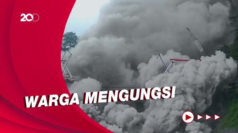 Erupsi Gunung Semeru, Langit Gelap Akibat Awan Panas