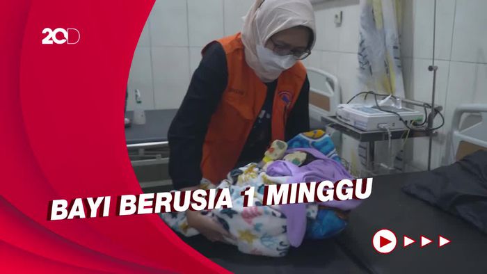 Momen Wabup Lumajang Evakuasi Bayi Korban Hujan Abu Semeru