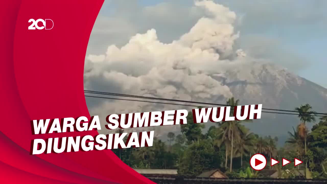 Penampakan Gunung Semeru Muntahkan Awan Panas Sejauh 7 Km