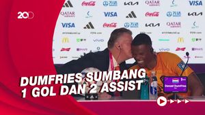 Momen Van Gaal Cium Dumfries di Konferensi Pers Usai Belanda Tekuk AS