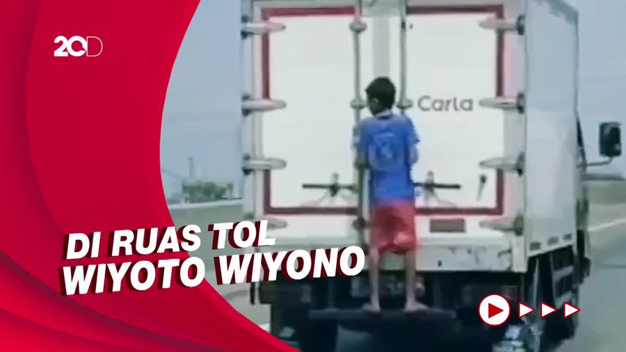 Polisi Selidiki Viral Bocah Gelantungan di Belakang Truk Boks
