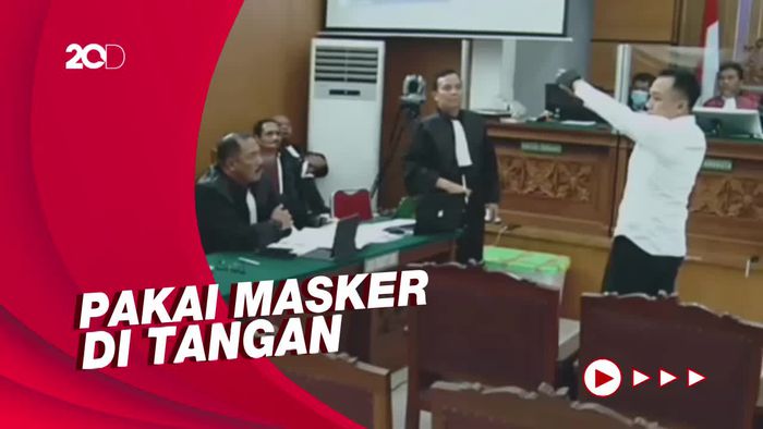 Ricky Rizal Tak Lihat Sambo Pakai Sarung Tangan Saat Menembak