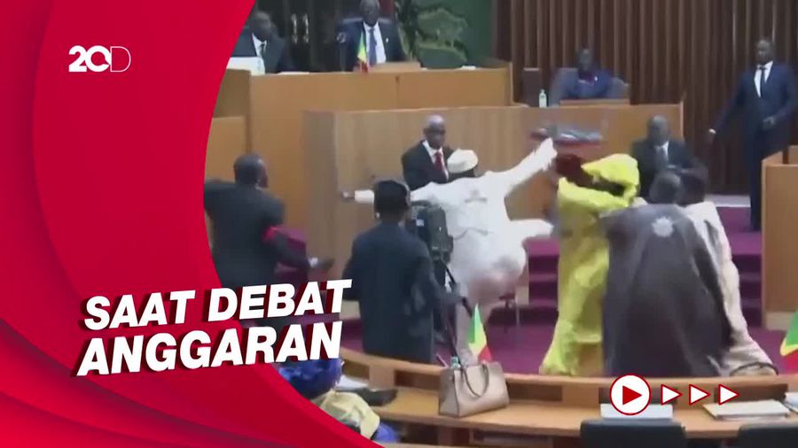 Rapat Parlemen Senegal Ricuh, Anggota Adu Jotos hingga Lempar Kursi Rapat Parlemen Senegal Ricuh, Anggota Adu Jotos hingga Lempar Kursi