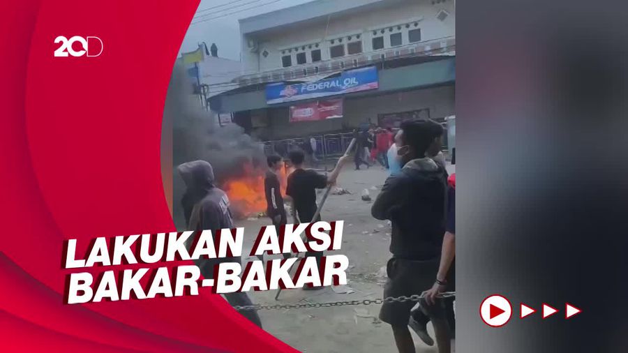 Momen Kericuhan saat Relokasi Pasar Rengasdengklok Karawang!