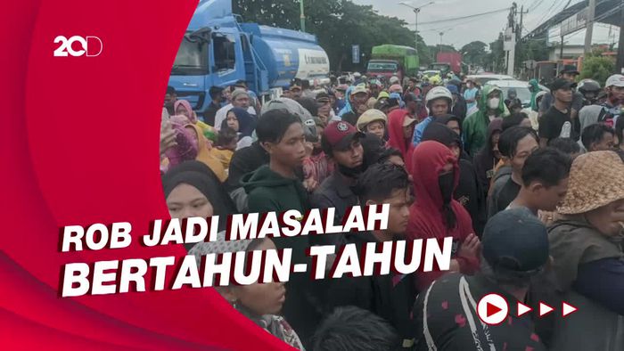 Warga Demak Geruduk DPRD Tuntut Penanganan Rob