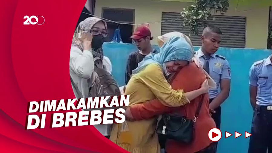 Prosesi Pemakaman Lord Rangga Diiringi Isak Tangis Keluarga