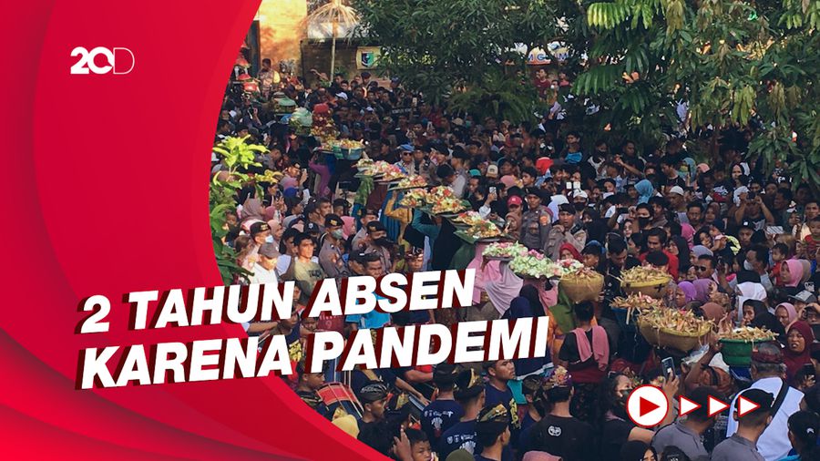 Kemeriahan Acara Kemaliq Perang Topat di Pura Lingsar Lombok