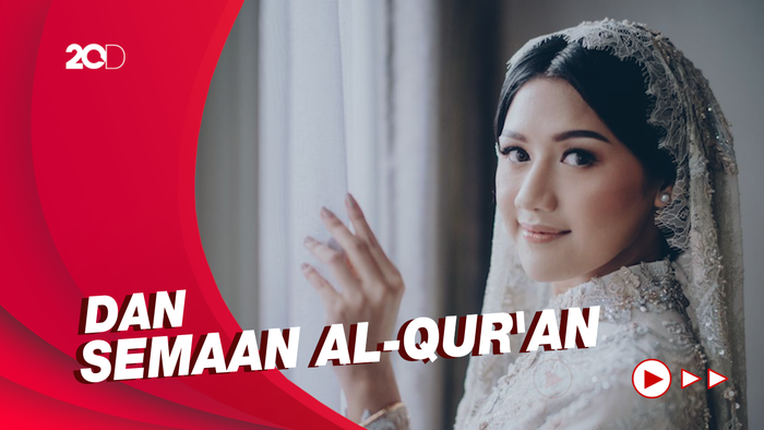 Potret Anggunnya Erina Gudono saat Persiapan Acara Pengajian