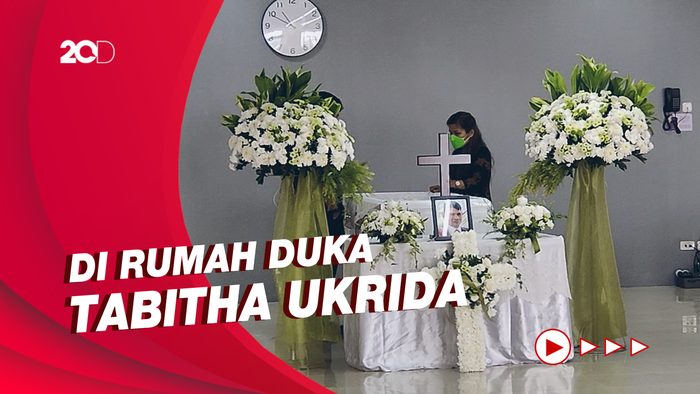 Suasana Rumah Duka Ayah Marsha Aruan