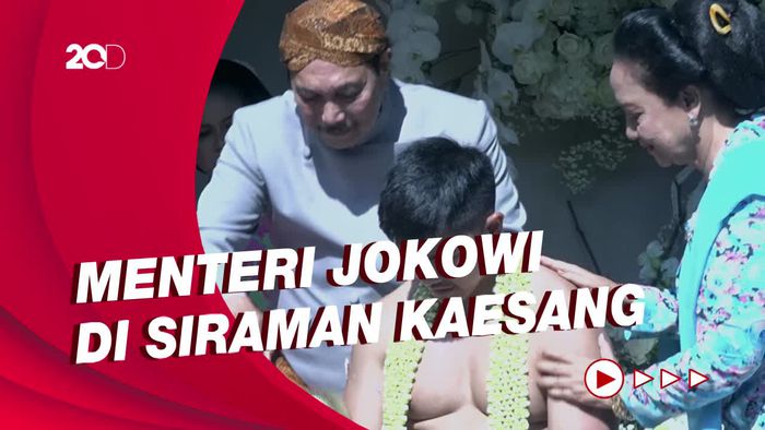Momen Mahfud hingga Luhut Guyur Kaesang dengan Air Kembang