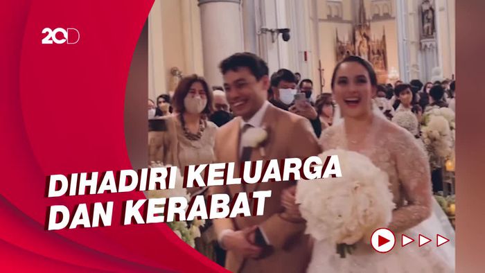 Ekspresi Bahagia Chelsea Islan dan Rob Clinton Usai Resmi Menikah