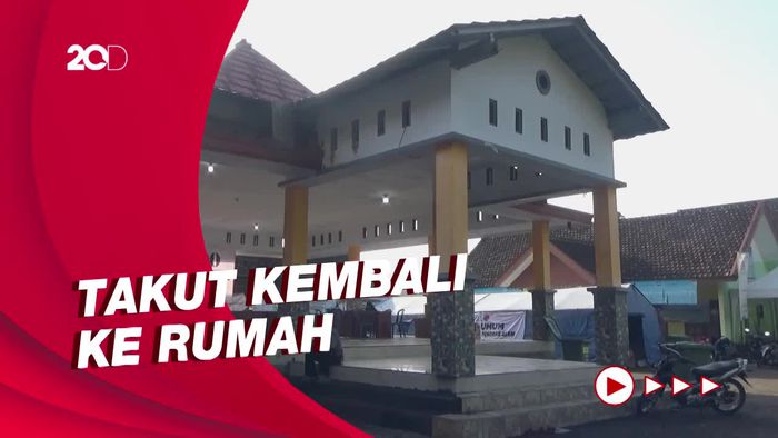 Gunung Semeru Siaga, Warga Masih Bertahan di Posko Pengungsian