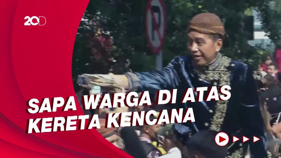 Jokowi Sapa Warga dan Bagi-bagi Kaus di Kirab Pernikahan Kaesang-Erina