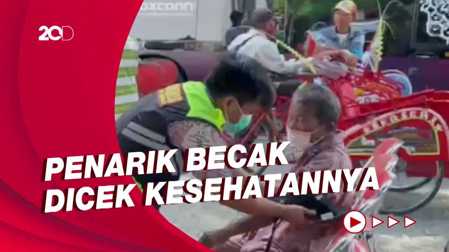 Momen Tamu Tasyakuran Kaesang-Erina Diantar Naik Becak