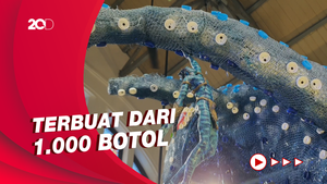 Alex Abbad Bawa Kisah Avatar: The Way of Water ke Instalasi Botol Bekas