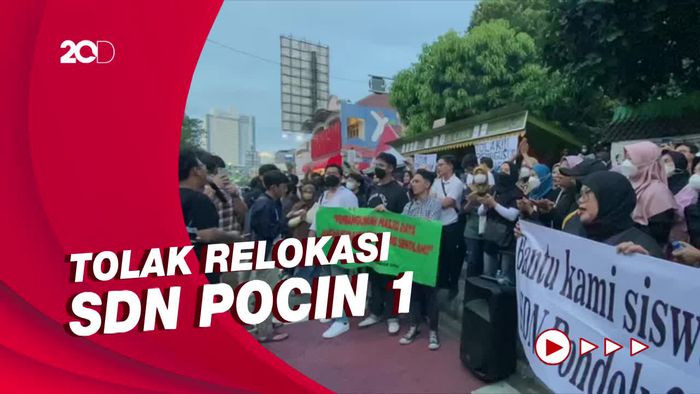 Tolak Penggusuran SDN Pocin 1, Mahasiswa dan Wali Murid Unjuk Rasa!