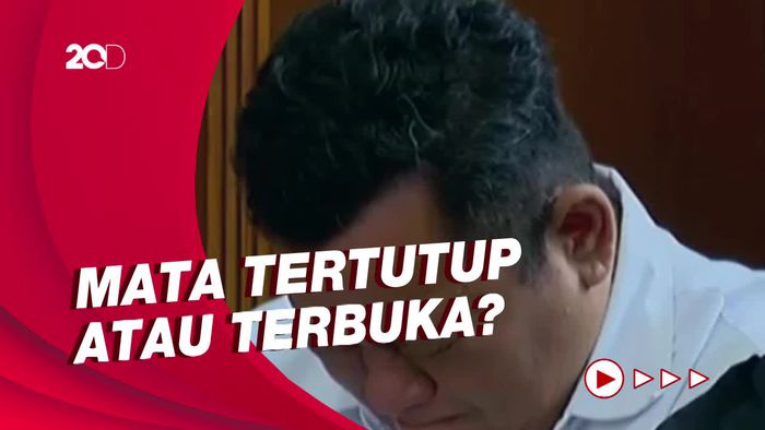 Kuat Maruf Terisak Cerita Kondisi Putri Candrawathi Tergeletak di Magelang