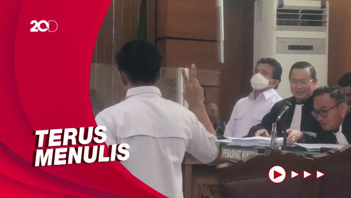 Tatapan Sambo Saat Dengarkan Kesaksian Richard Eliezer