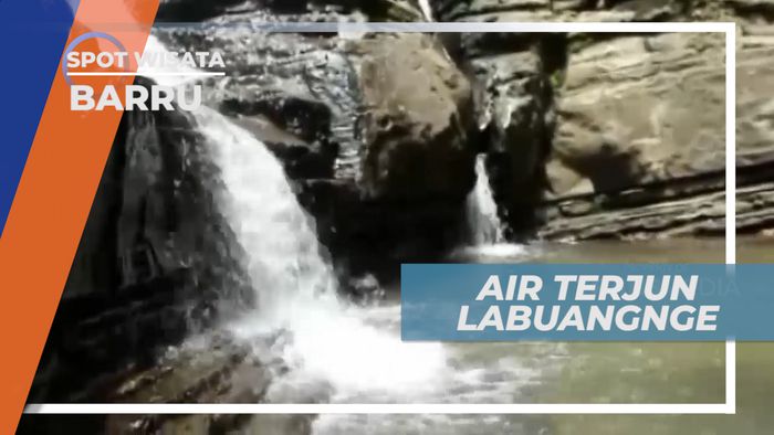 Cekrak-cekrek Berpose Seru di Air Terjun Labuangnge, Barru