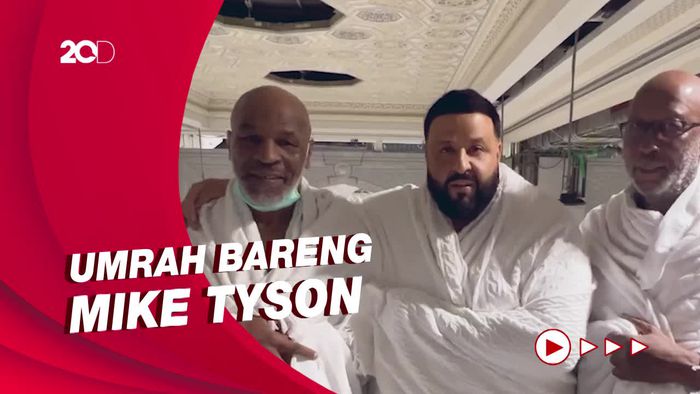 Momen DJ Khaled Menangis Pandangi Kabah saat Umrah