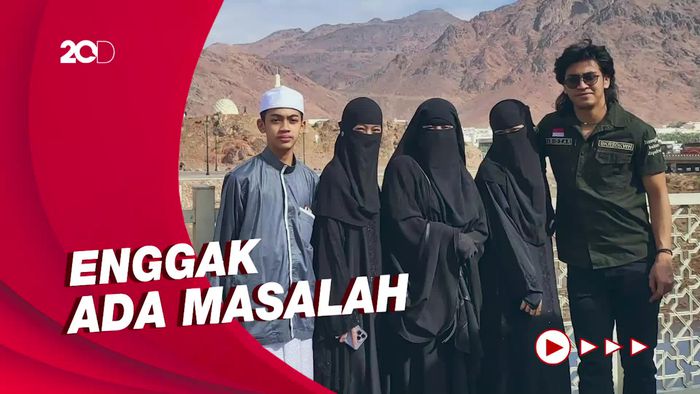 Abidzar Ogah Ambil Pusing Gayanya Saat Umrah Dikritik Netizen