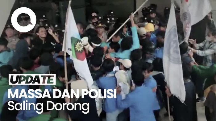 Demo Tolak KUHP di Tasik Memanas, Mahasiswa Duduki Gedung DPRD!