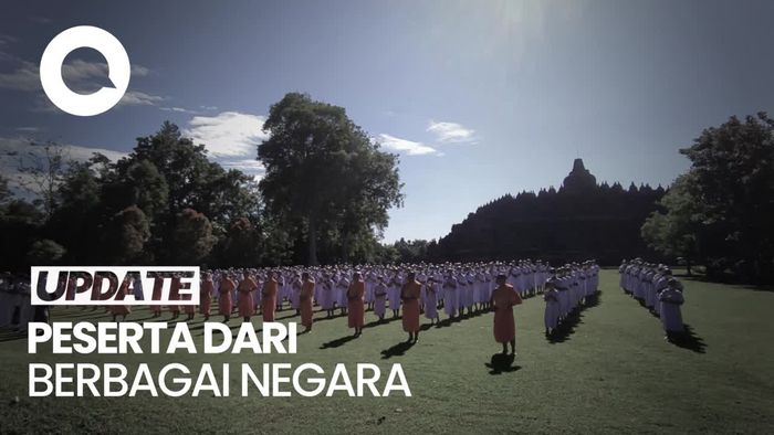 Momen 500 Umat Budha Ikuti  Pabbajja Samanera Sementara di Borobudur