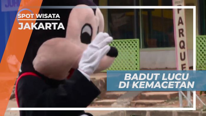 Menikmati Kemacetan Jakarta dengan Melihat Para Badut Jalanan