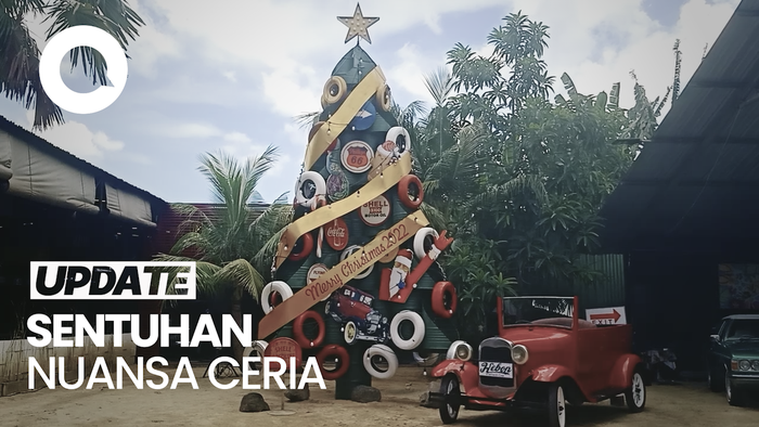 Kreasi Pohon Natal dari Drum dan Ban Bekas di Bali