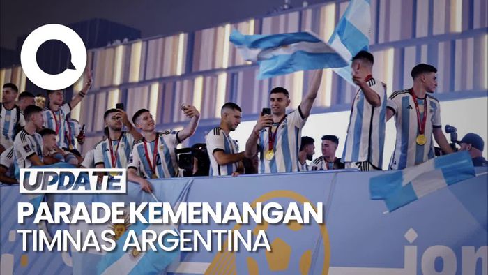 Aksi Nekat Fans Lompat ke Bus Pemain Buat Messi Cs Diangkut Helikopter