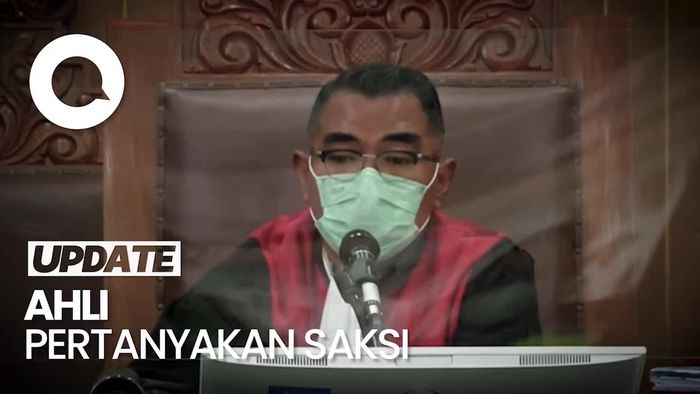 Hakim Cecar Ahli soal Arti Tangisan Putri