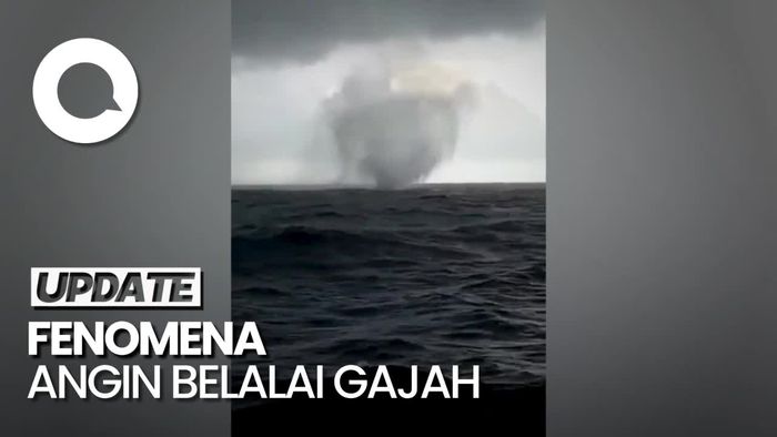 Penampakan Waterspout di Perairan Selatan Pacitan