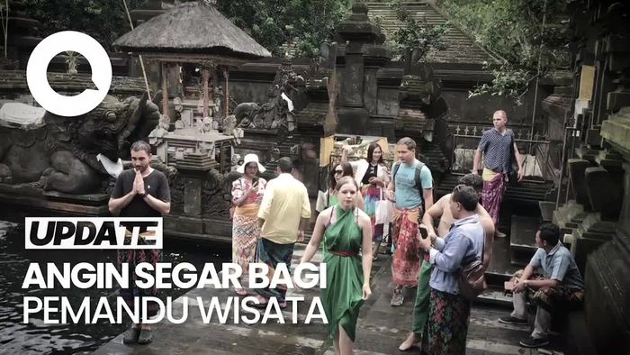 Suasana Pura Tirta Empul Bali yang Mulai Ramai Wisatawan
