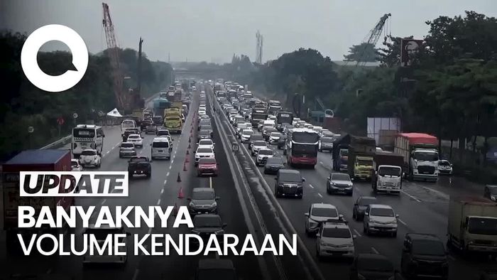 Update! Tol Cikampek dan Tol Cipularang Padat, Contraflow Diterapkan