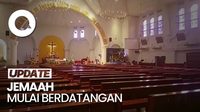 Suasana Jelang Malam Natal di Gereja Katedral Semarang
