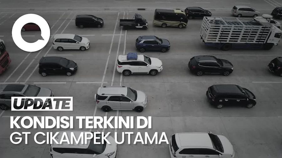 Lensa Drone: Antrean Kendaraan di Gerbang Tol Cikampek Utama