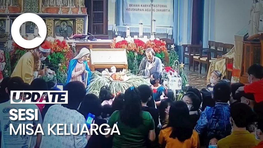Penampilan Santa Claus Hibur Jemaat Anak-anak Gereja Katedral Jakarta